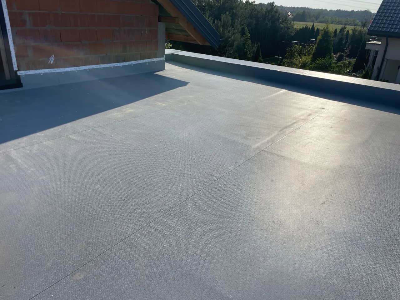 Membrana dachowa: EPDM, PVC, TPO. Rodzaje, koszty, montaż uniknij błędów!